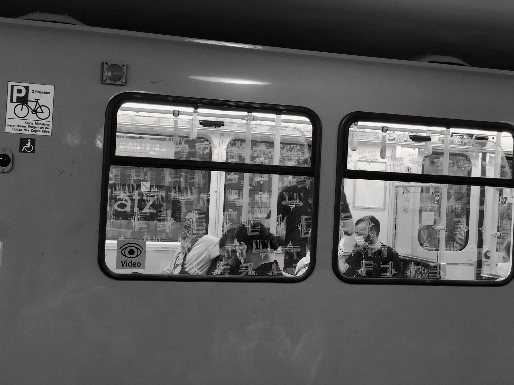 Christoph Radke, Berlin, in der U-Bahn mit und ohne Maske,2020
